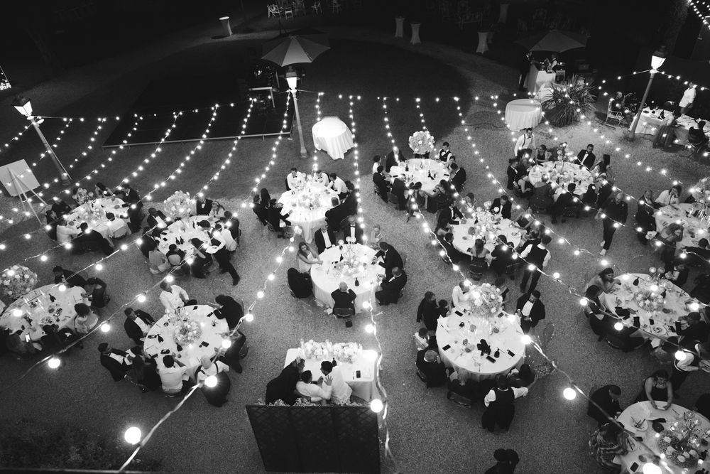 vista dall’alto della cena di matrimonio nel giardino di villa nobel sanremo