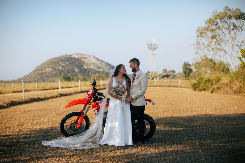 Hedlow Creek Wedding Photography
ROCKHAMPTON WEDDING PHOTOGRAPHER