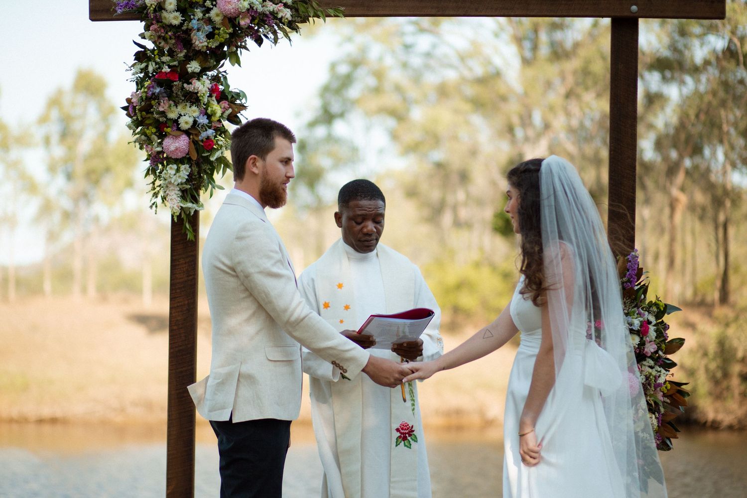 Hedlow Creek Wedding Photography
ROCKHAMPTON WEDDING PHOTOGRAPHER
