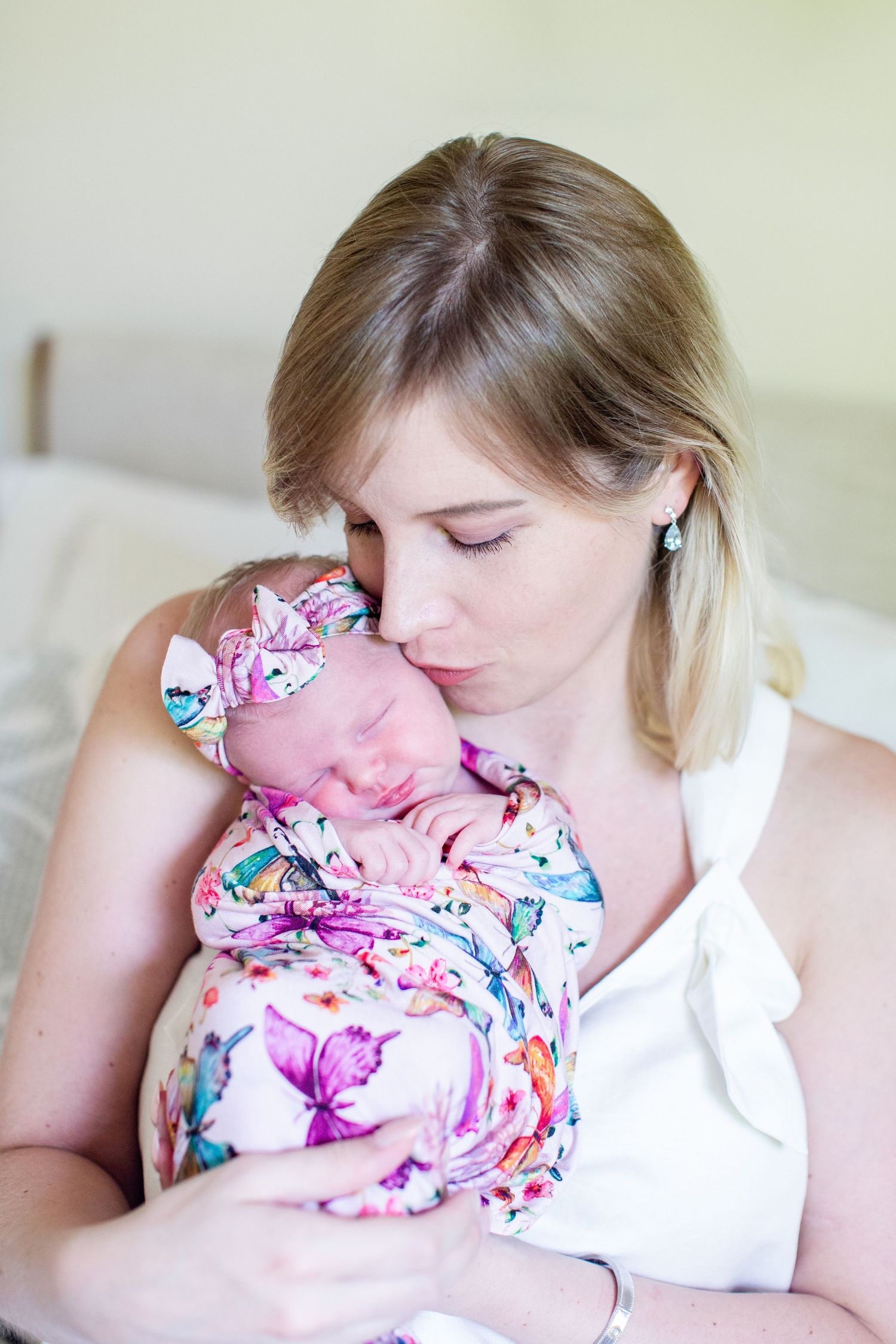 Newborn portrait. Mother and baby. Guaynabo, Puerto Rico.