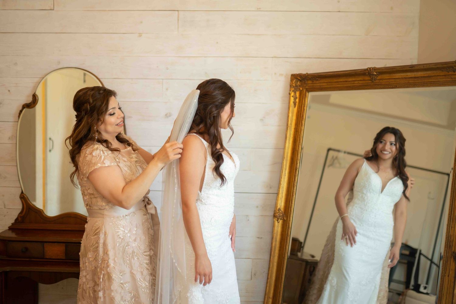 Maui wedding photographer photo against beautiful Maui Pineapple Chapel by ohwowfotos.