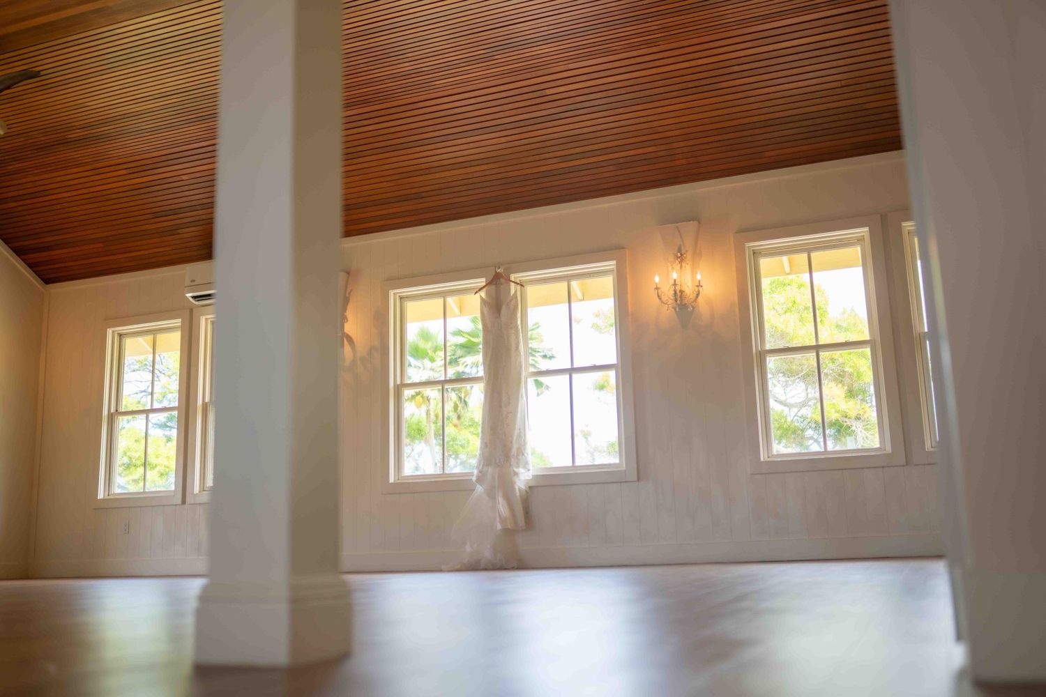 Maui wedding photographer photo against beautiful Maui Pineapple Chapel by ohwowfotos.