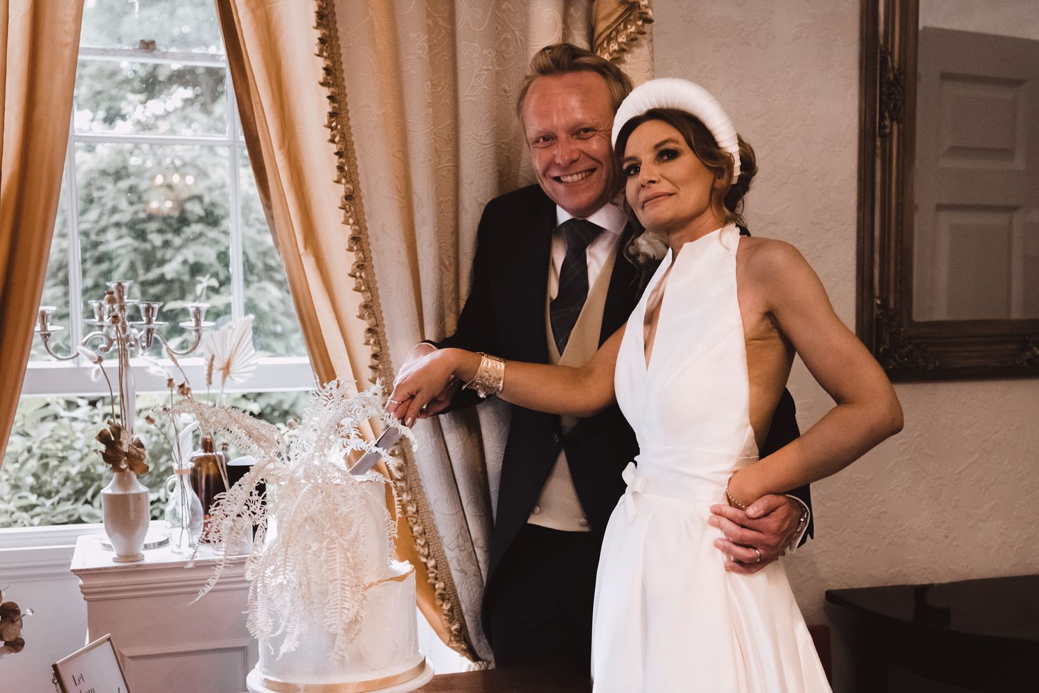 candid romantic atmospheric wedding photography by Rose and Rainbow Photography