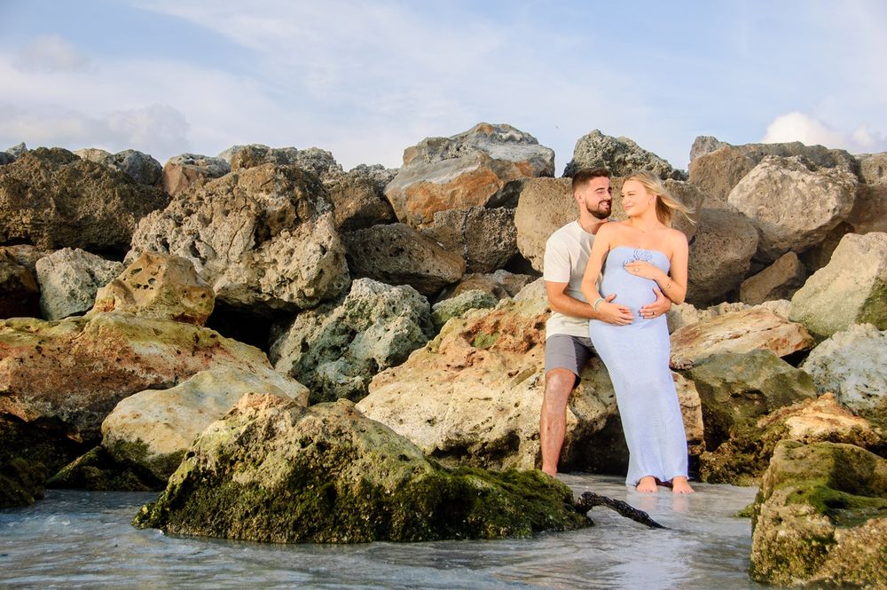 maternity photo of young expecting couple near rocks in New Port Richey