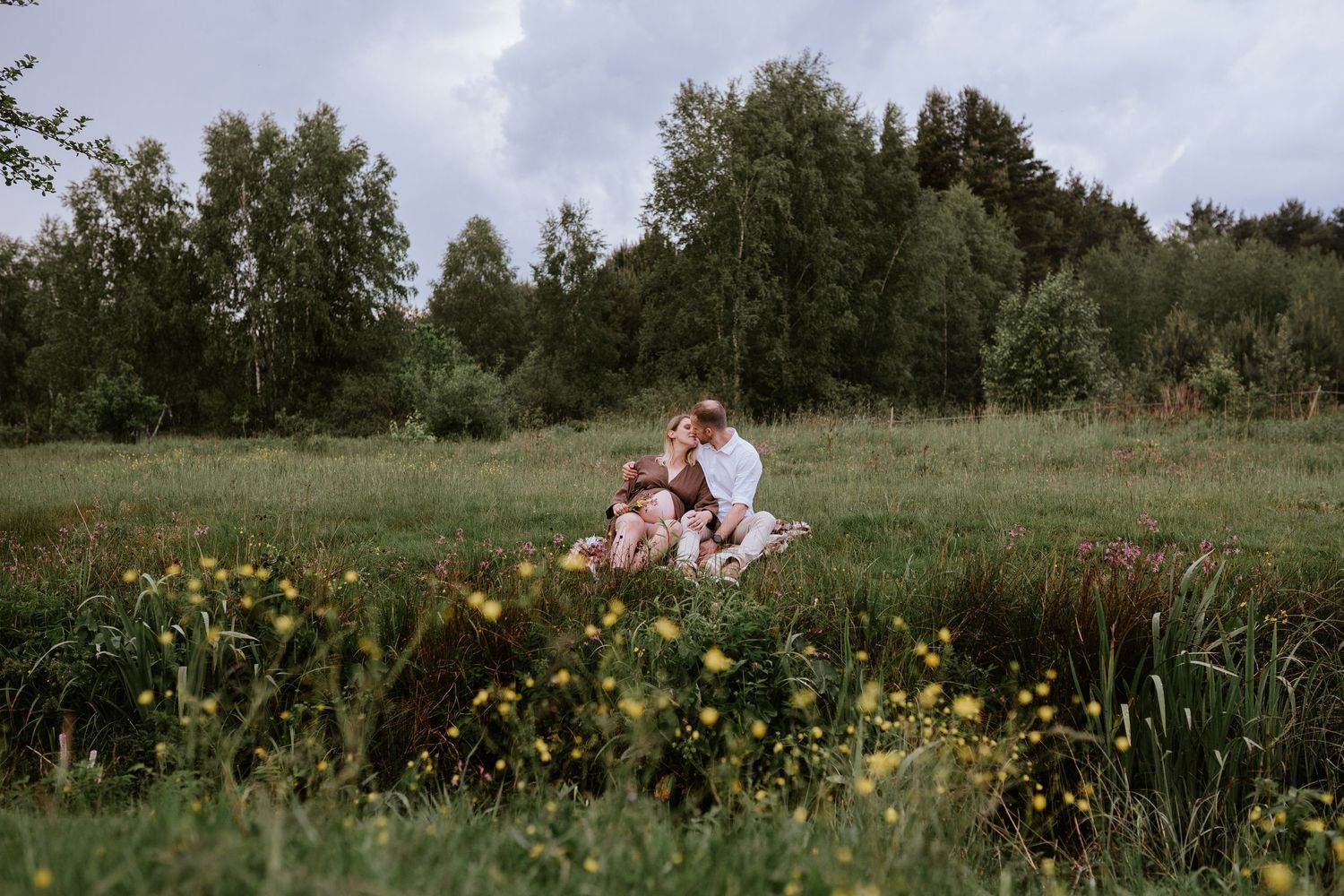sesja ciążowa plenerowa Katowice sesja brzuszkowa w plenerze sesja w stajni fotograf Katowice Śląsk sesja zdjęciowa ciąża zdjęcia ciążowe