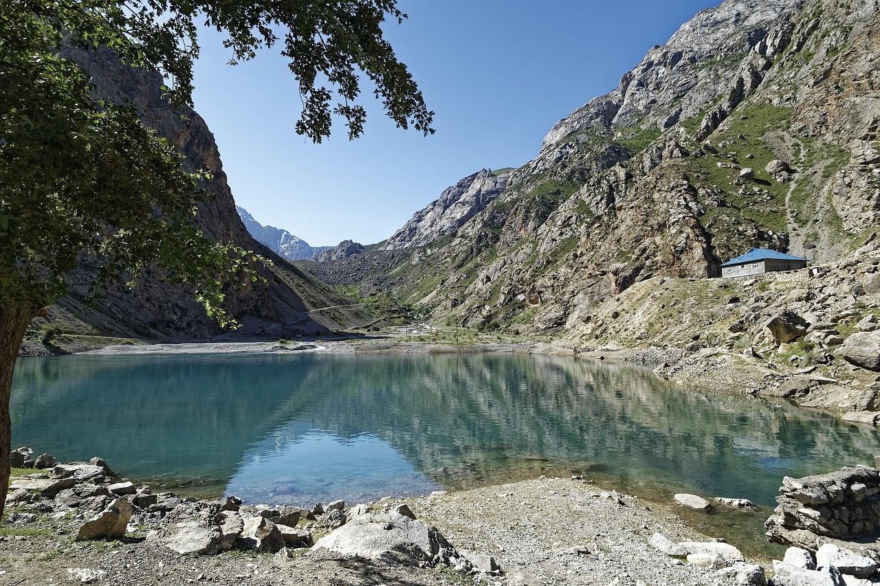 Explore Tajikistan & Uzbekistan on a GETPIX photography tour – 7 Lakes, turquoise waters, and alpine mountains.
