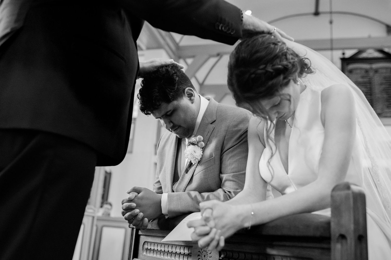 Foto van kerkdienst in de oude kerk in Huizen, gefotografeerd door christelijke trouwfotograaf Huizen