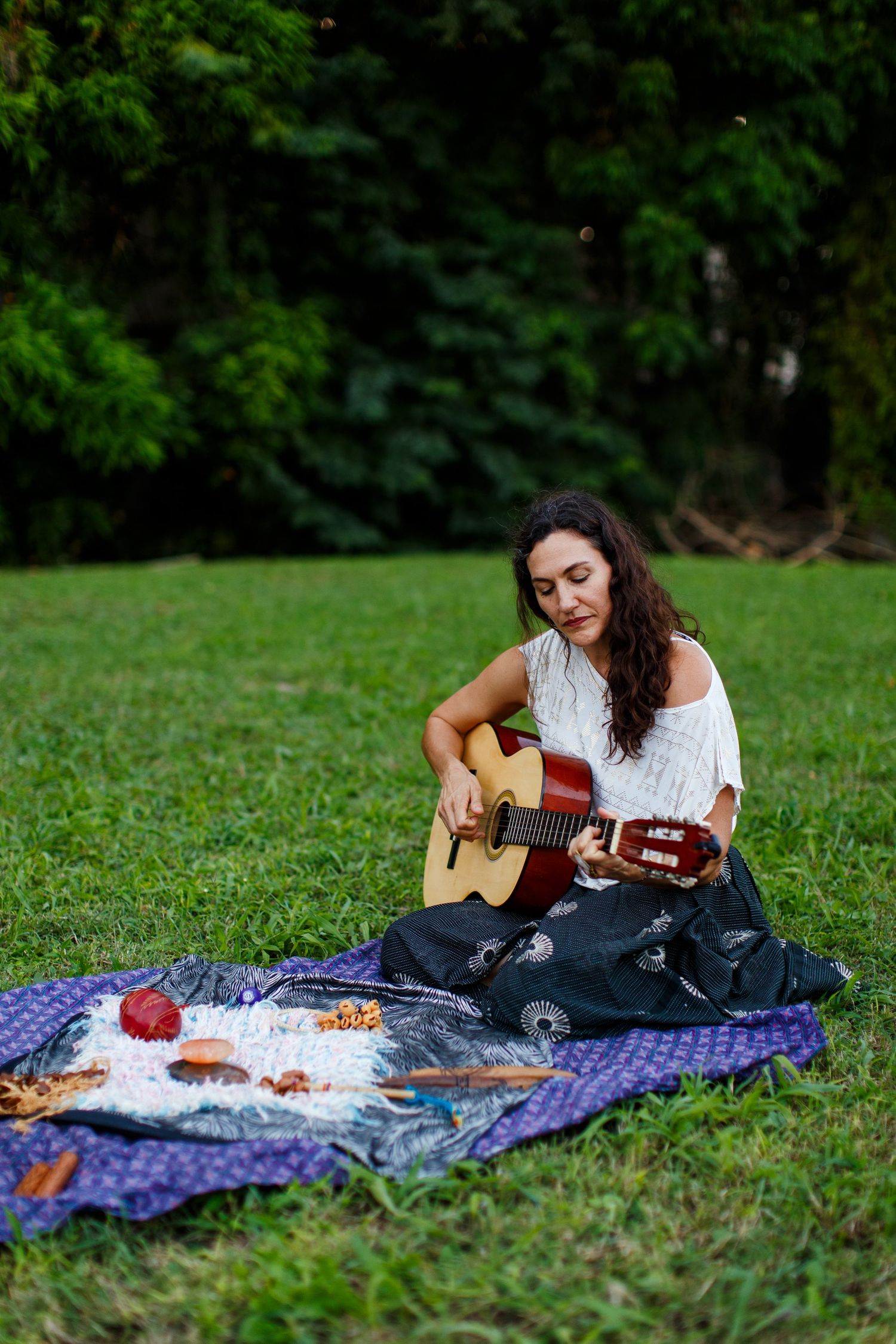 Portrait of a woman with her guitar in San Juan, Puerto Rico.