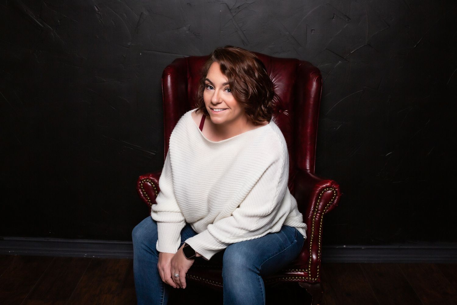 Seven in-sync images showing someone seated in a red leather chair against a dark background.