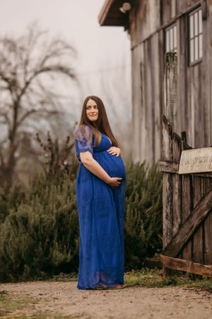 Peaceful maternity moment outdoors with Urso Photography near Chattanooga.
