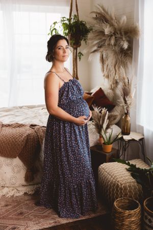 Pregnant mother in a stunning maternity photo session at Urso Photography’s cozy studio in Chattanooga.