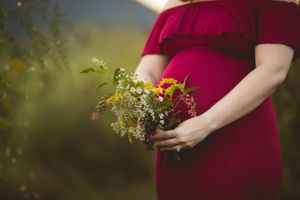 Outdoor maternity photo in Chattanooga taken by Urso Photography, full of light and love.