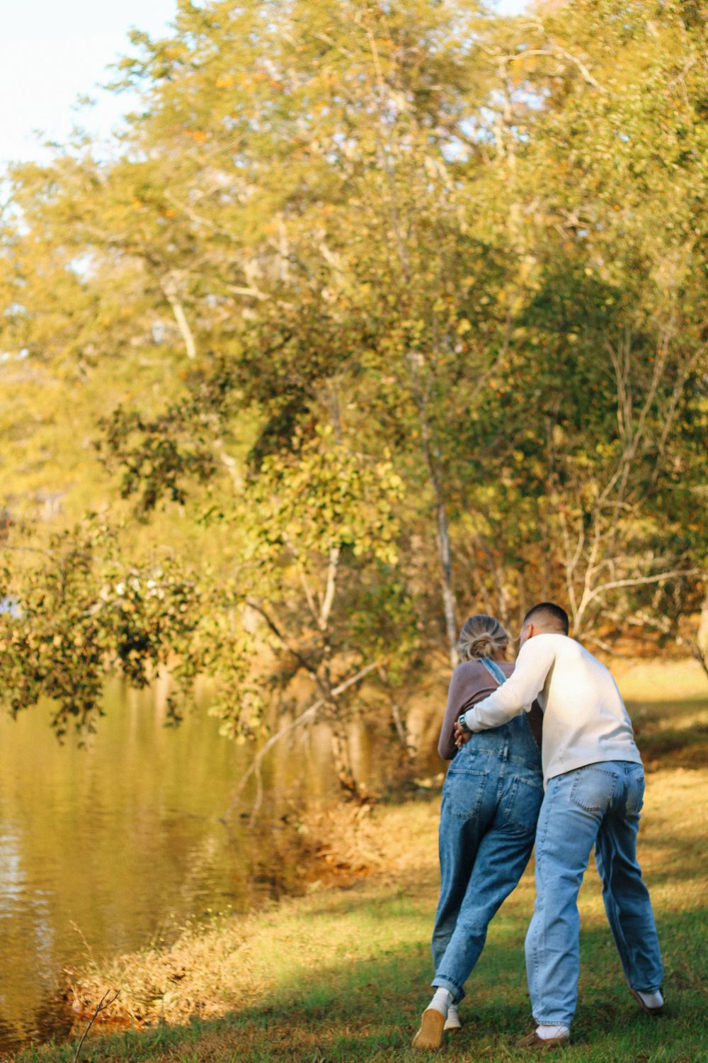 Couples lakeside photoshoot