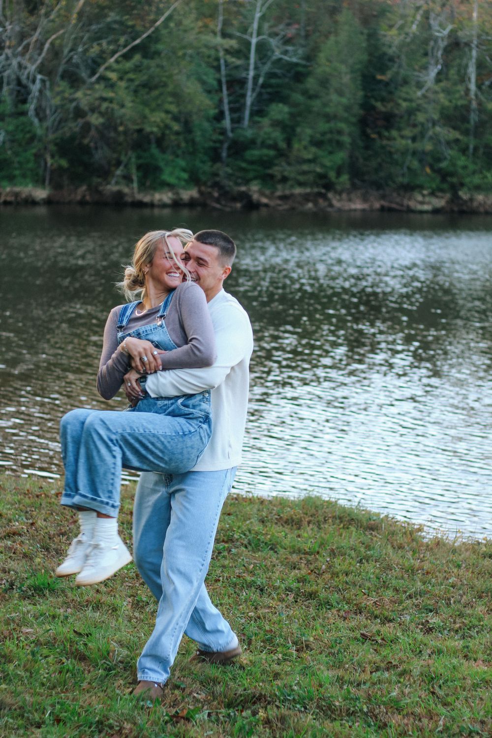 Couples lakeside photoshoot