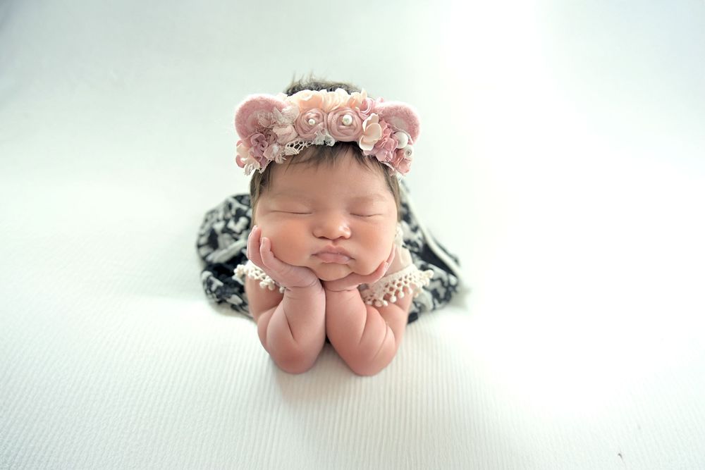 Baby girl newborn session, in Nanaimo. I provide all the props.