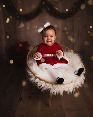 Baby in family holiday minis Beaverton studio