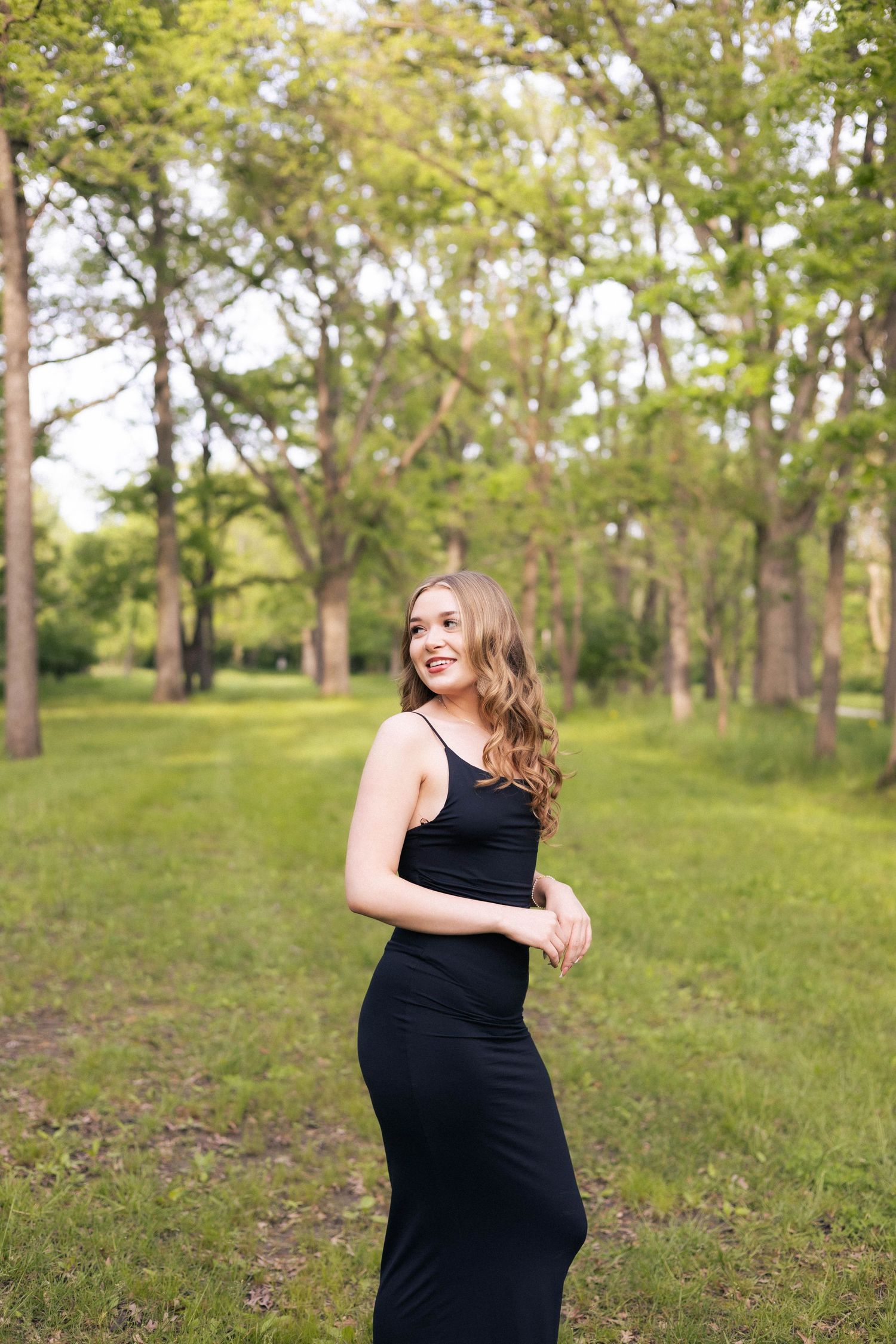 Outdoor summer senior photos in Springfield, Illinois