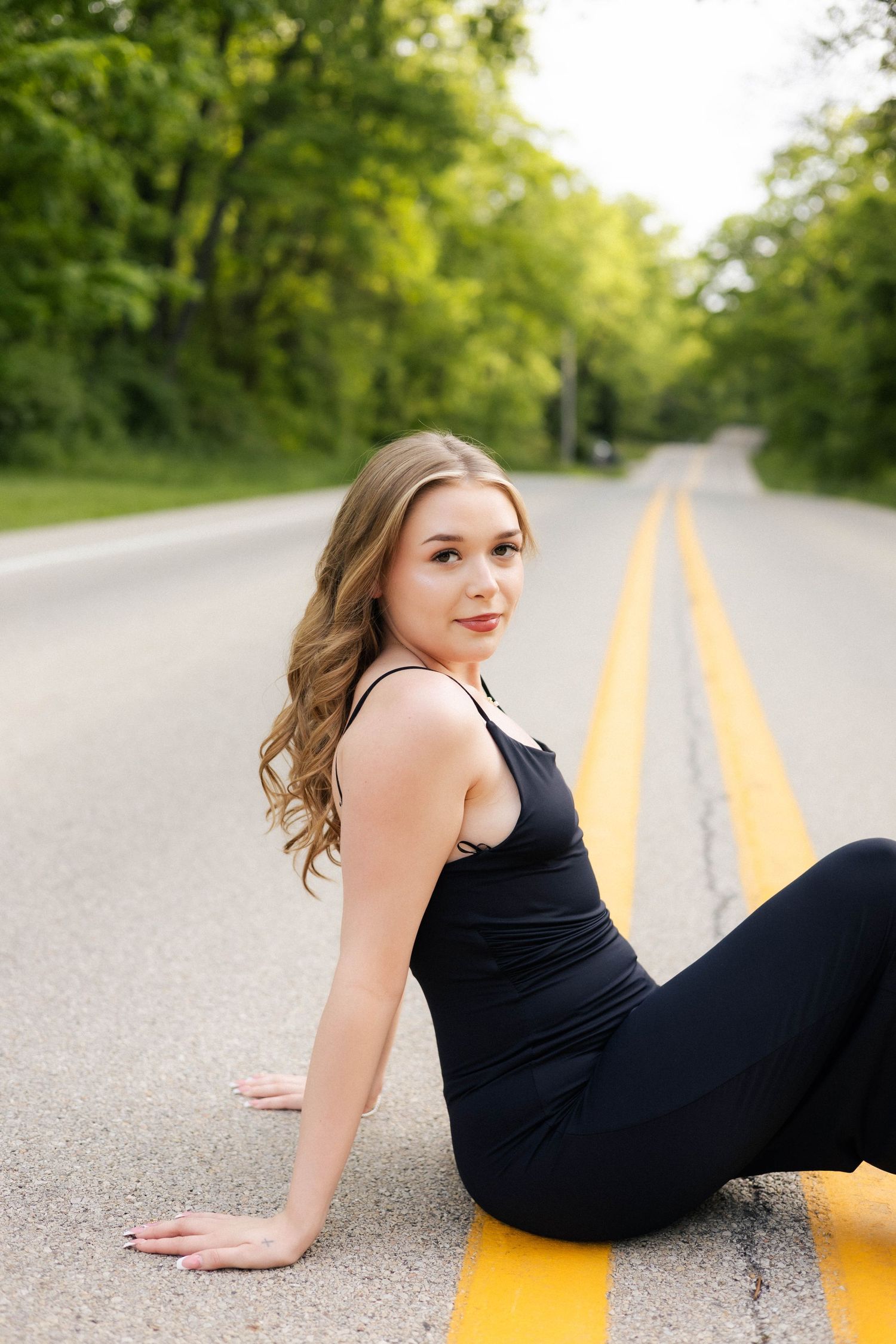 Outdoor summer senior photos in Springfield, Illinois