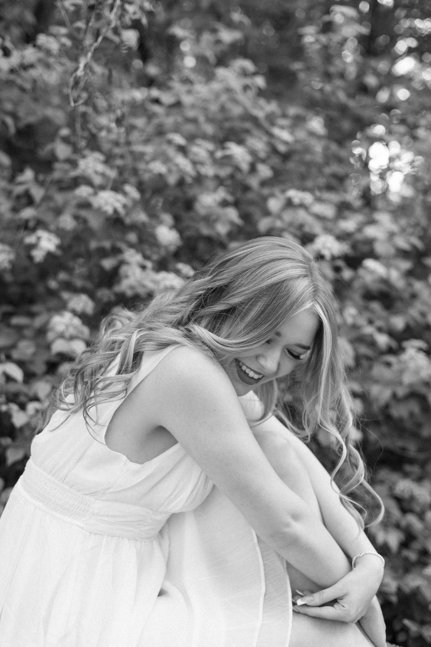 Outdoor summer senior photos in Springfield, Illinois