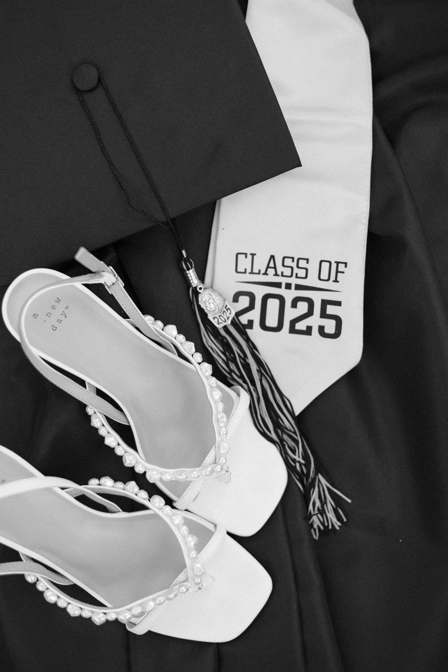 Outdoor summer senior graduation photos in Springfield, Illinois