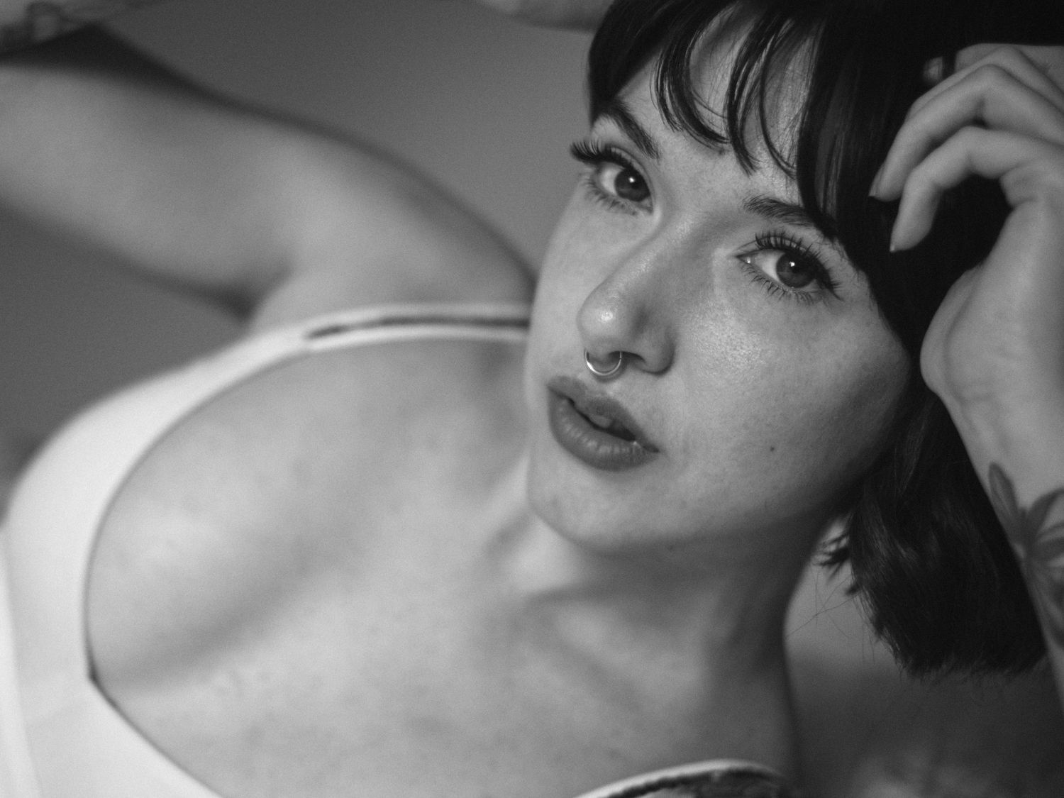 Beautiful black and white boudoir image of a woman near Herefordshire
