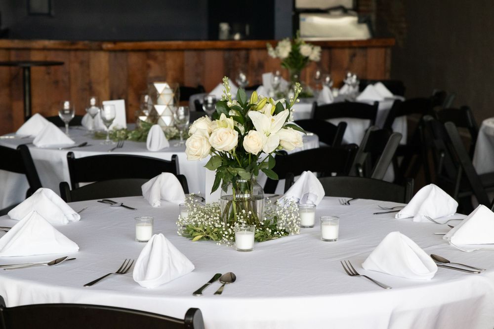 becky katzberg photography wedding venue with tables set