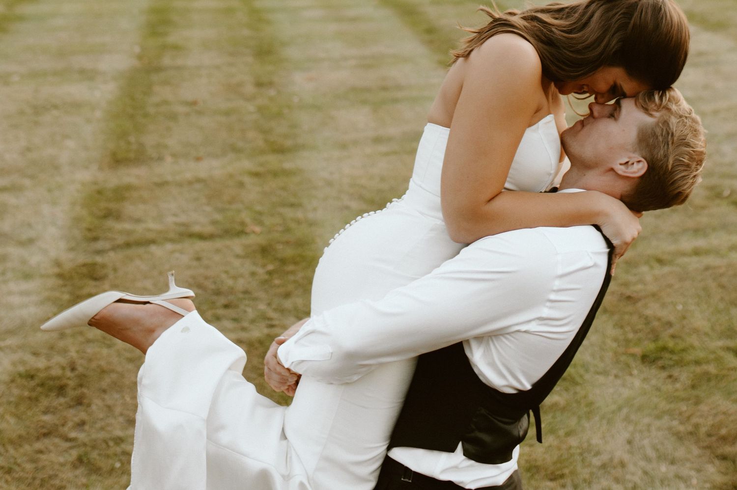 Minnesota Wedding PhotographerMinnesota Wedding Photographer, Romantic and Authentic Minnesota Photography, Minnesota Couple Photos | Rachel