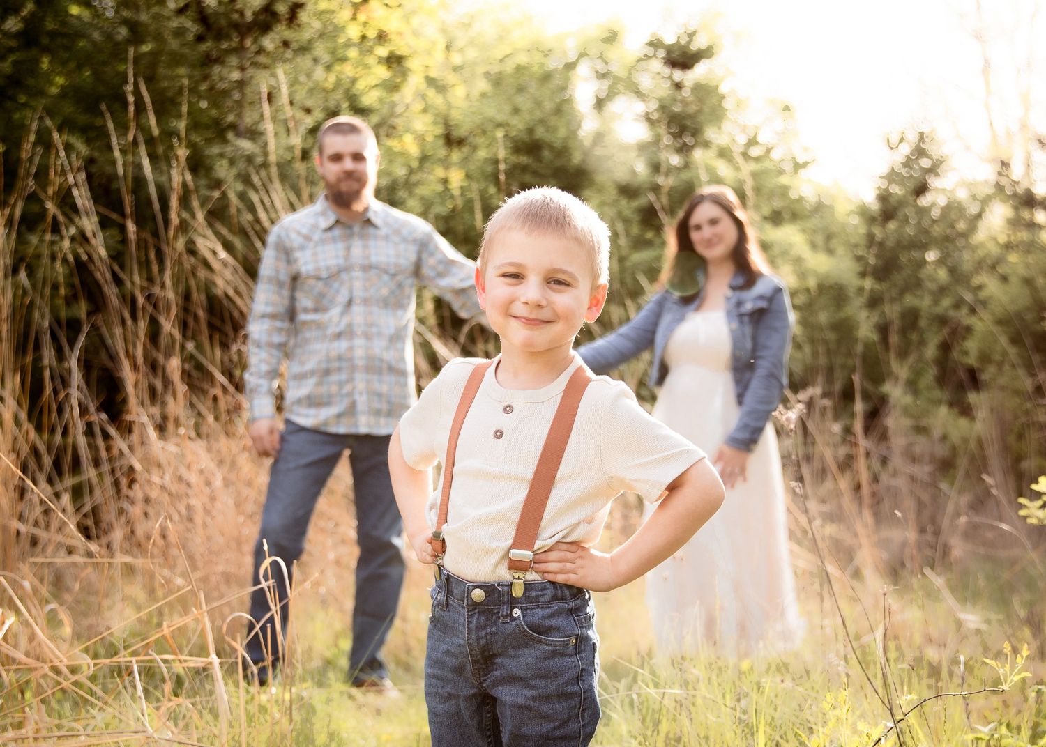 family photographer outdoors natural light Jessica Roth Photography Janesville Wisconsin Professional Photographer  children love affection