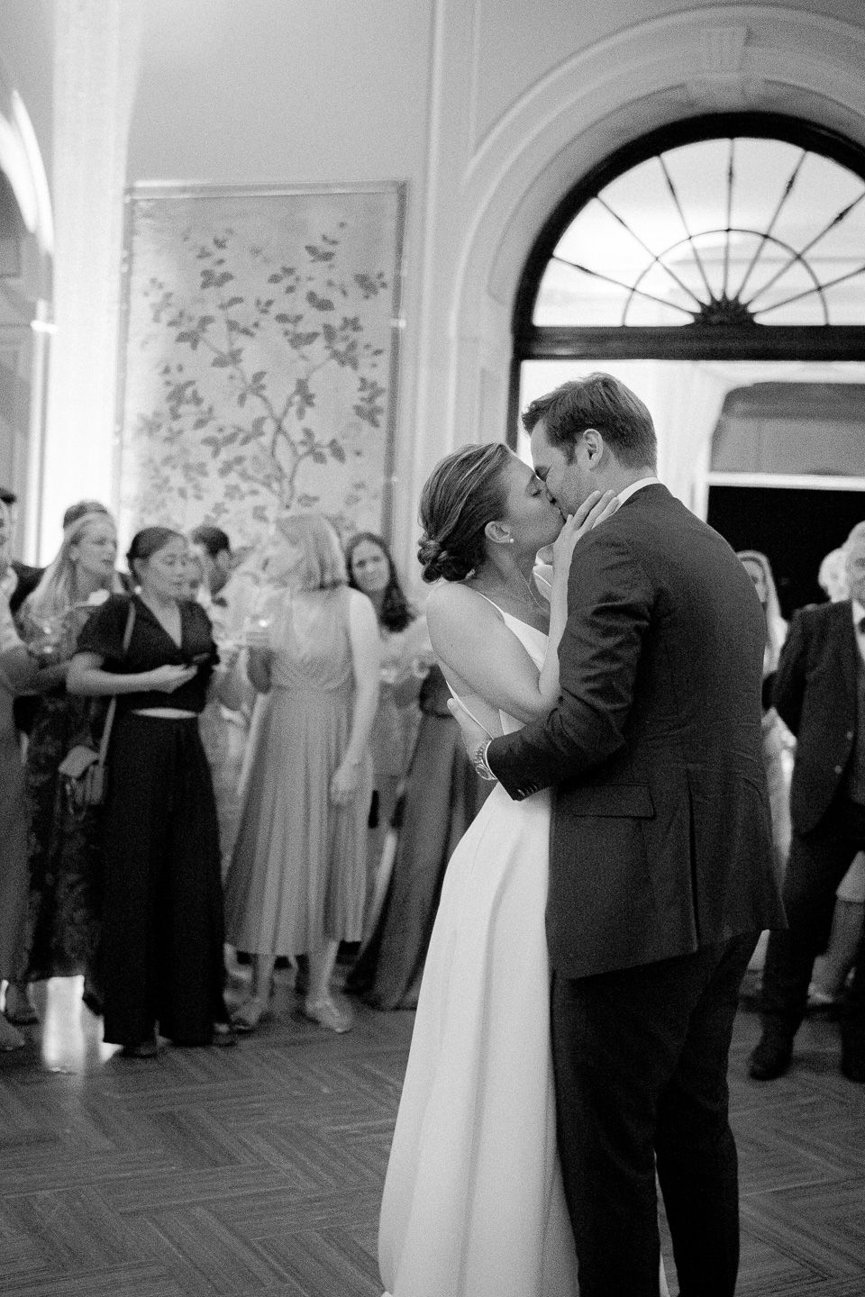 newlyweds kissing during their first dance