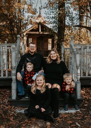 Franklin County photographer, Missouri photographer, STL photography, candid fall family portraits near me, photography near me.