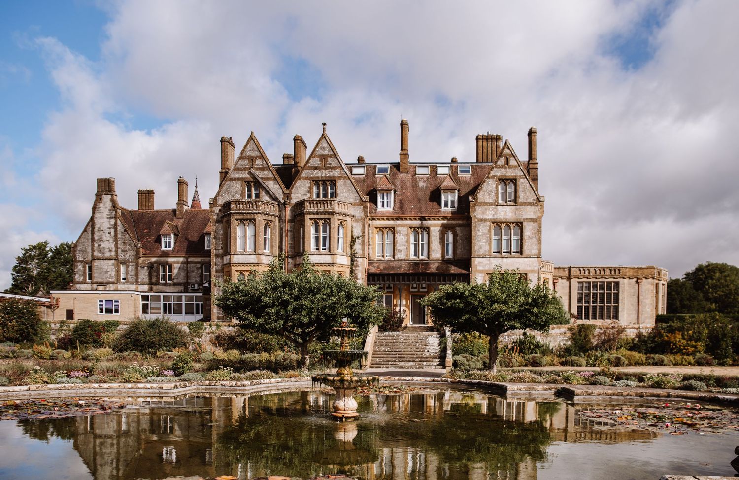 Dorset wedding venue. Outdoor wedding venue. Manor house Dorset Wedding. Clayesmore school wedding. Wedding Venue Blandford