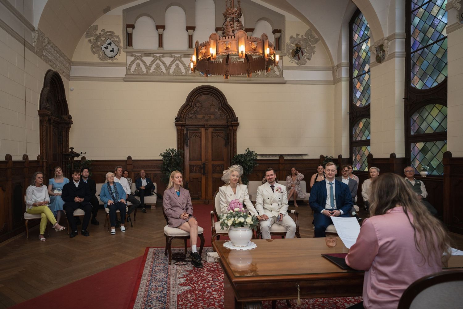 Standesamtliche Trauung im Trauzimmer des Im Schmargendorf in Berlin. Hochzeitsfoto im Schmargendorf Berlin