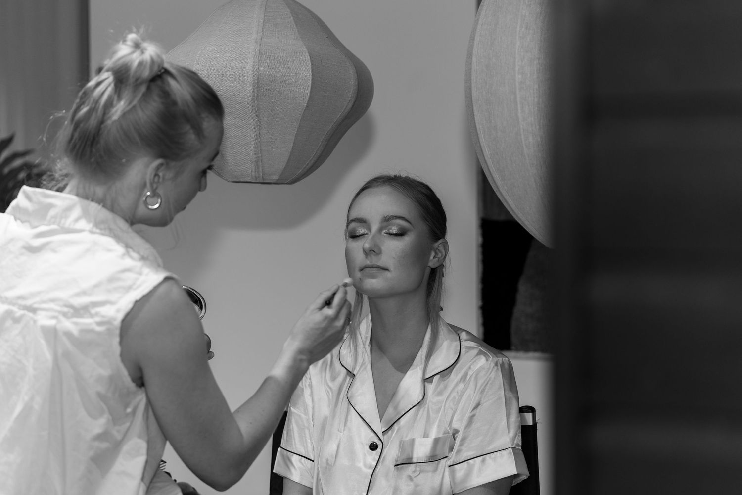 Freie Trauung am Van der Valk Naturresort – Hochzeitsfotograf Berlin Braut Getting ready