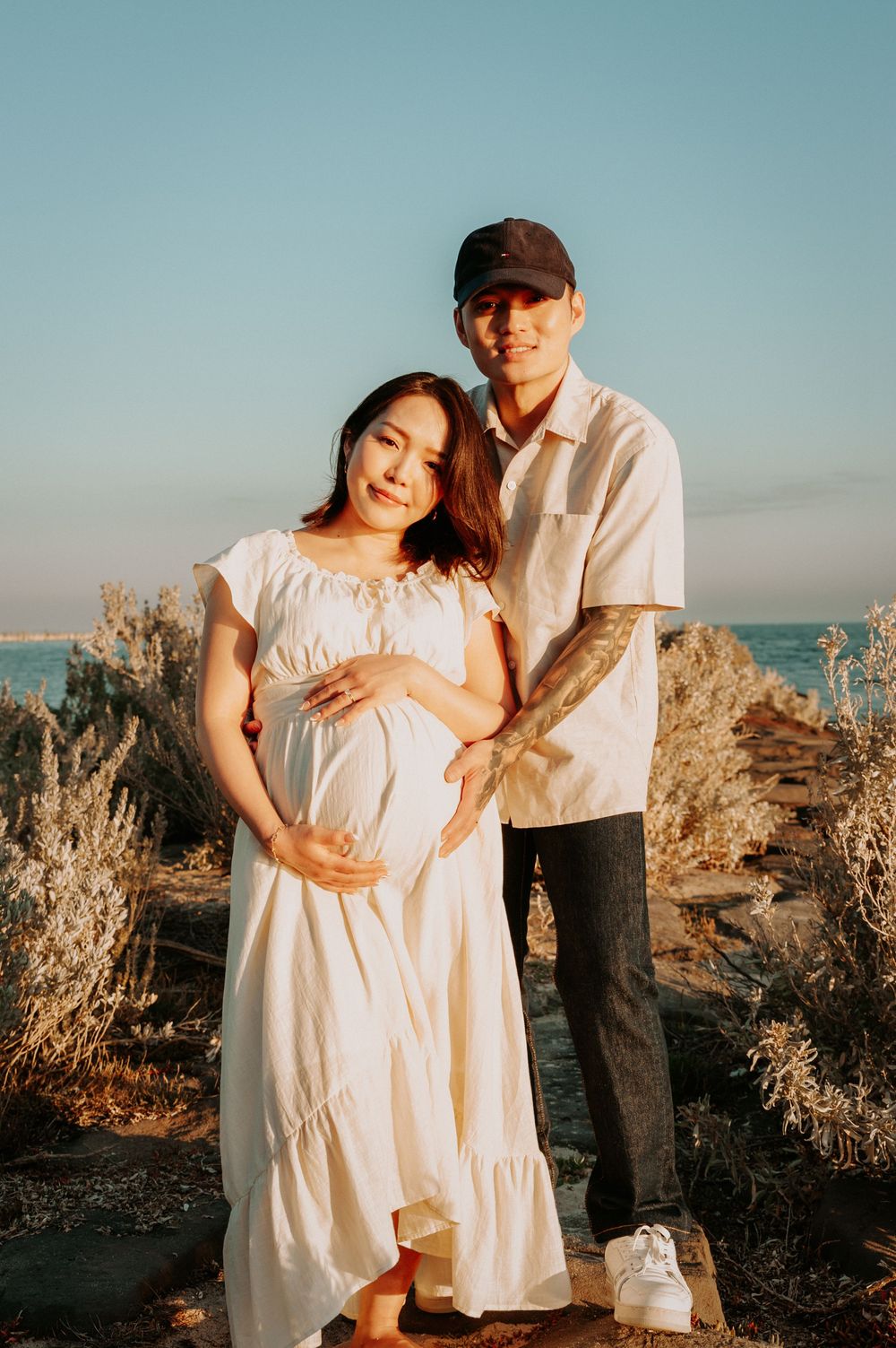 A maternity photo session on the beach with golden shrubs and path, in soft sunlight.
Altona Family Photographer Melbourne