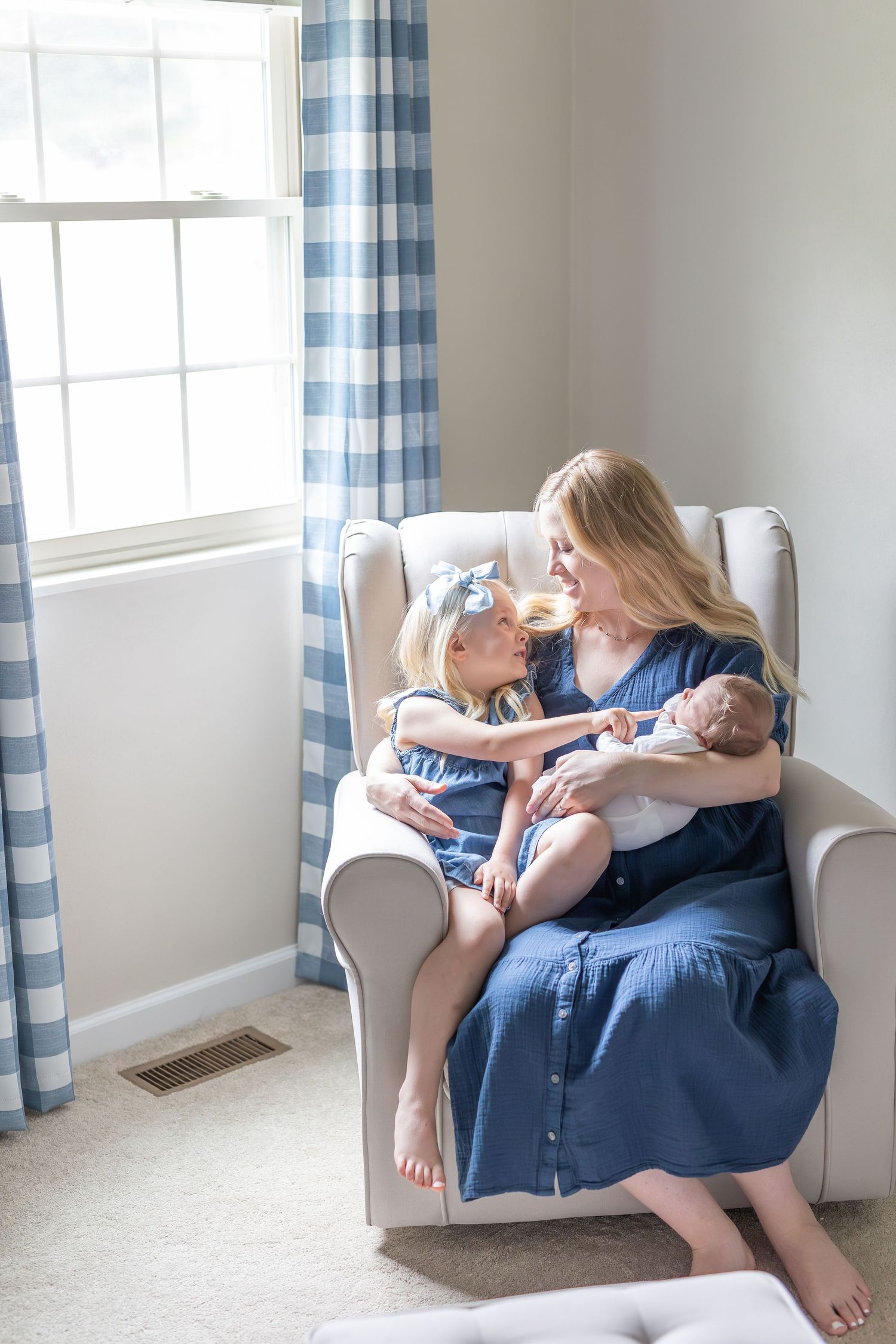Lifestyle in-home newborn photography O'fallon, Illinois