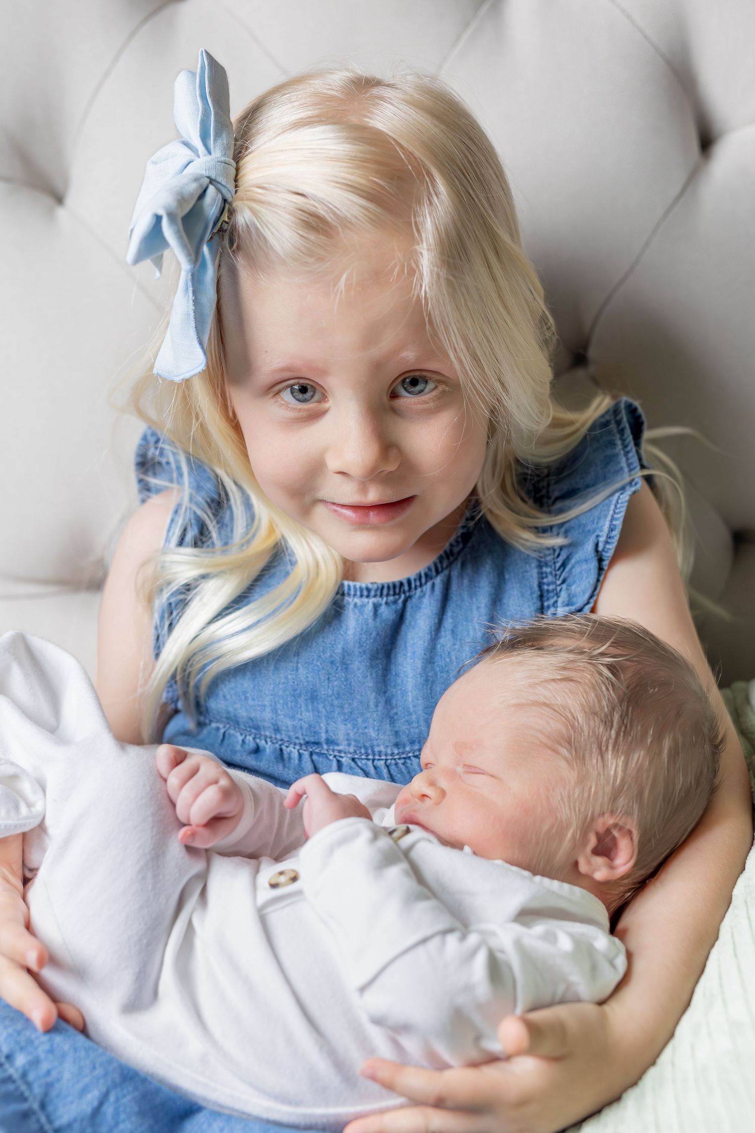 Lifestyle in-home newborn photography O'fallon, Illinois