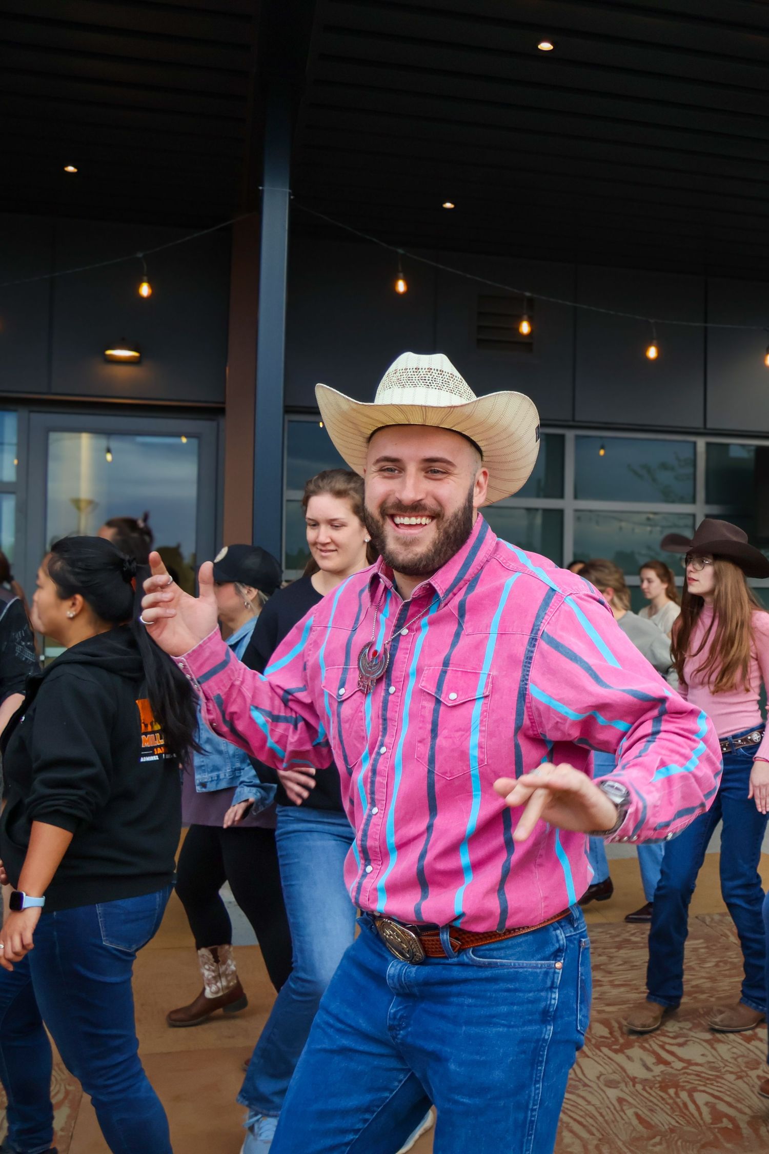 country. Winslow dancers. dancer. Winscrew.
