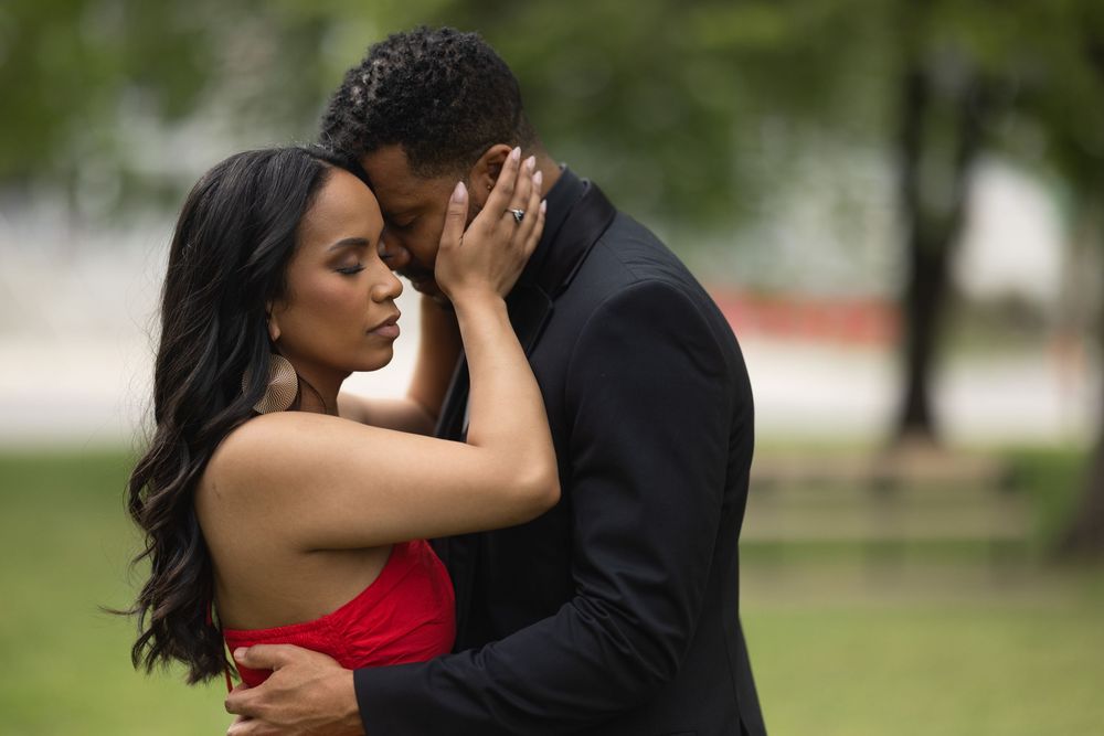 Couple Photography, couple posing ideas, Family Photographer in Batavia IL, 60510.