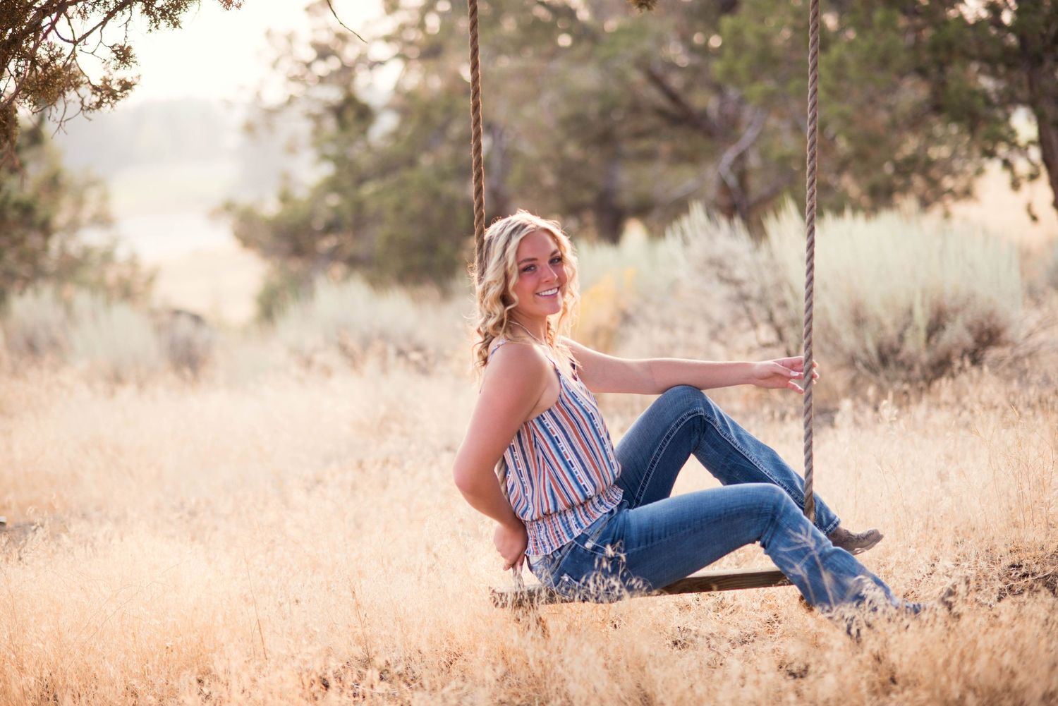 Senior Portrait Photographer, Senior Picture Photographer, Bend Oregon, Central Oregon, Sunriver Oregon, Redmond Oregon.