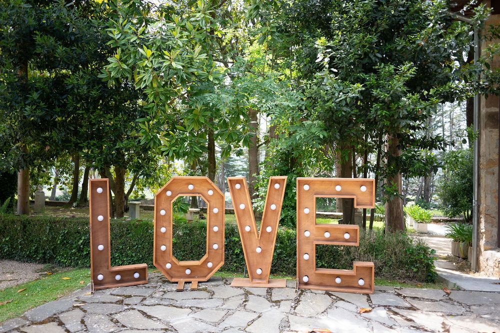 Letras LOVE en los jardines del Palacio de Valdesoto