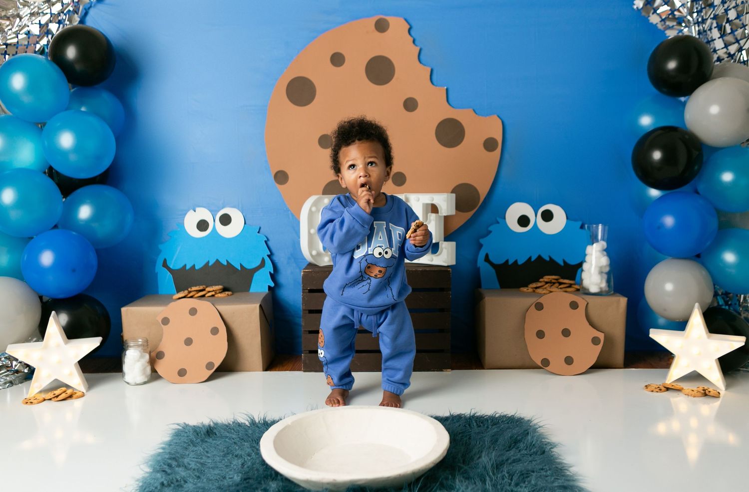 Cookie Monster themed first birthday photo, Orlando Cake Smash Photography, Sanford Cake Smash Photography, First Birthday Photoshoot
