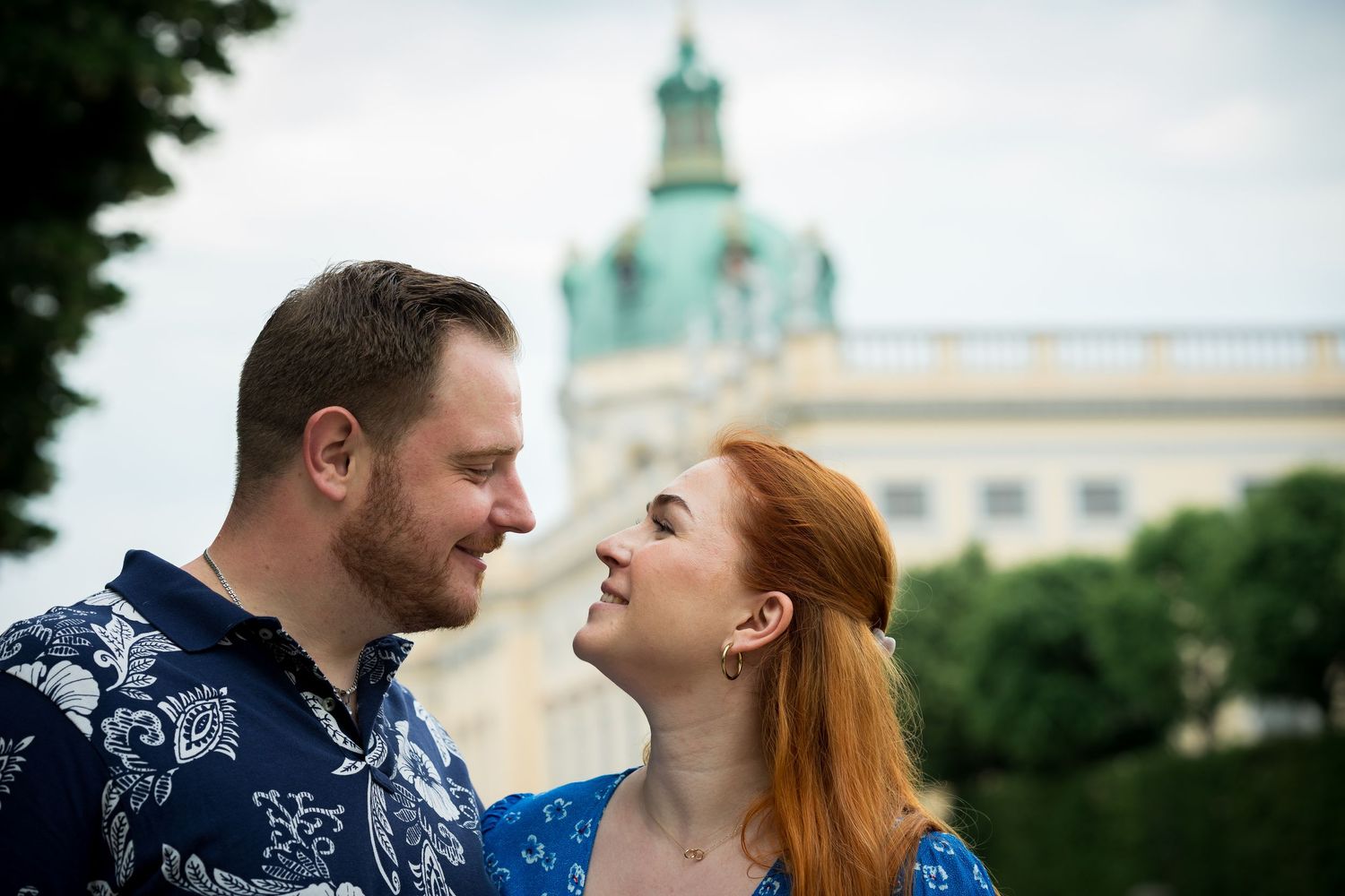 Paarshooting Fotograf Berlin im Schloss Charlottenburg Garten