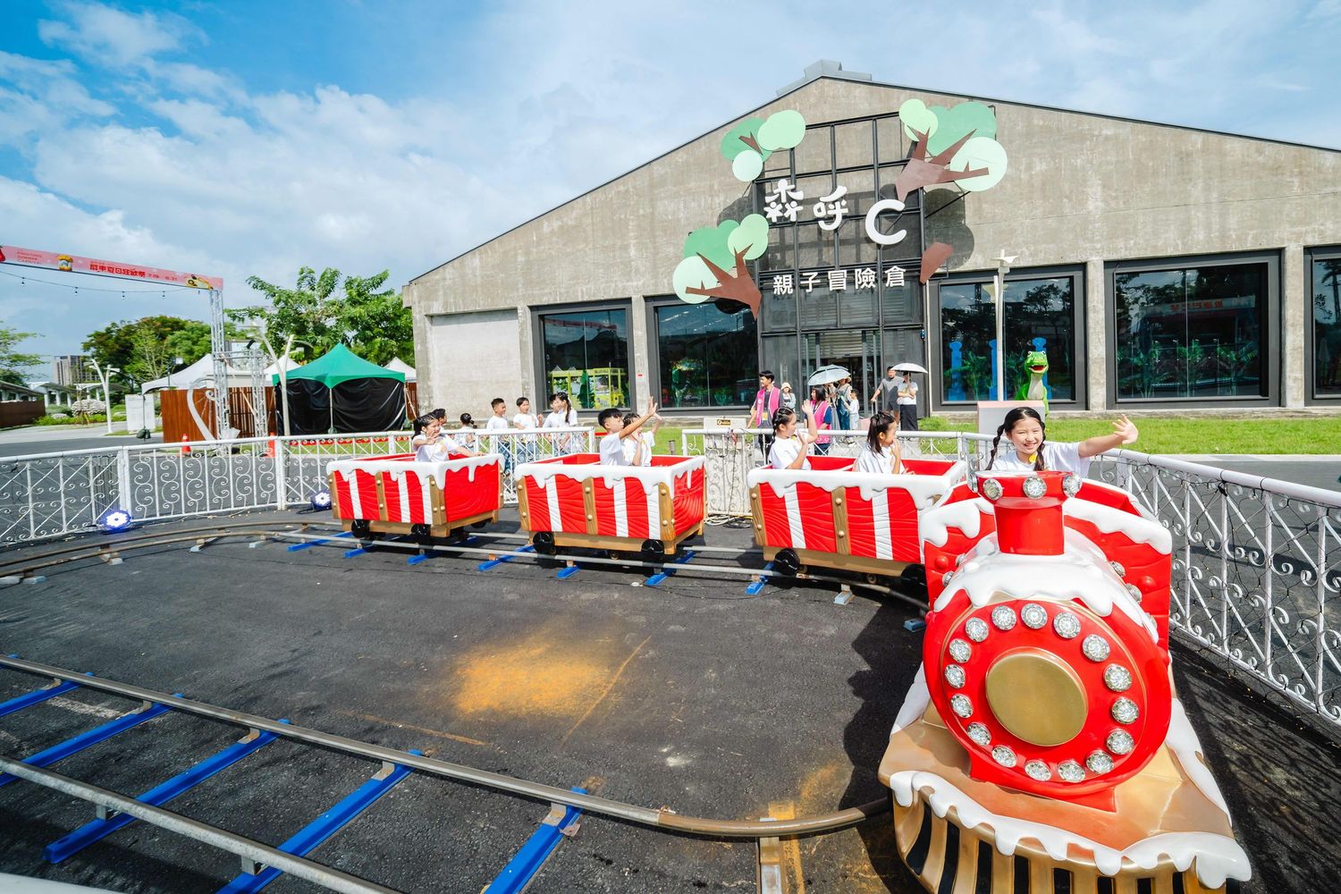 2025 屏東夏日狂歡祭展現城市活動魅力，也突顯專業影像紀錄的重要性。Aspire Studio 專注於 屏東商業行銷活動拍攝，擅長大型舞台活動、品牌派對與政府專案紀錄，為行銷公司與公部門留下兼具宣傳效益與品牌質感的專業影像。