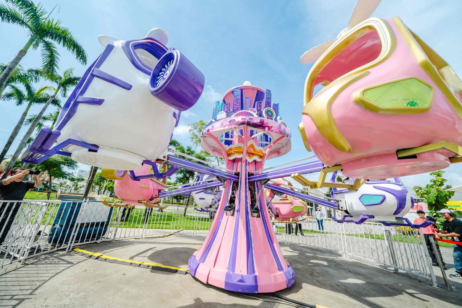 2025 屏東夏日狂歡祭展現城市活動魅力，也突顯專業影像紀錄的重要性。Aspire Studio 專注於 屏東商業行銷活動拍攝，擅長大型舞台活動、品牌派對與政府專案紀錄，為行銷公司與公部門留下兼具宣傳效益與品牌質感的專業影像。