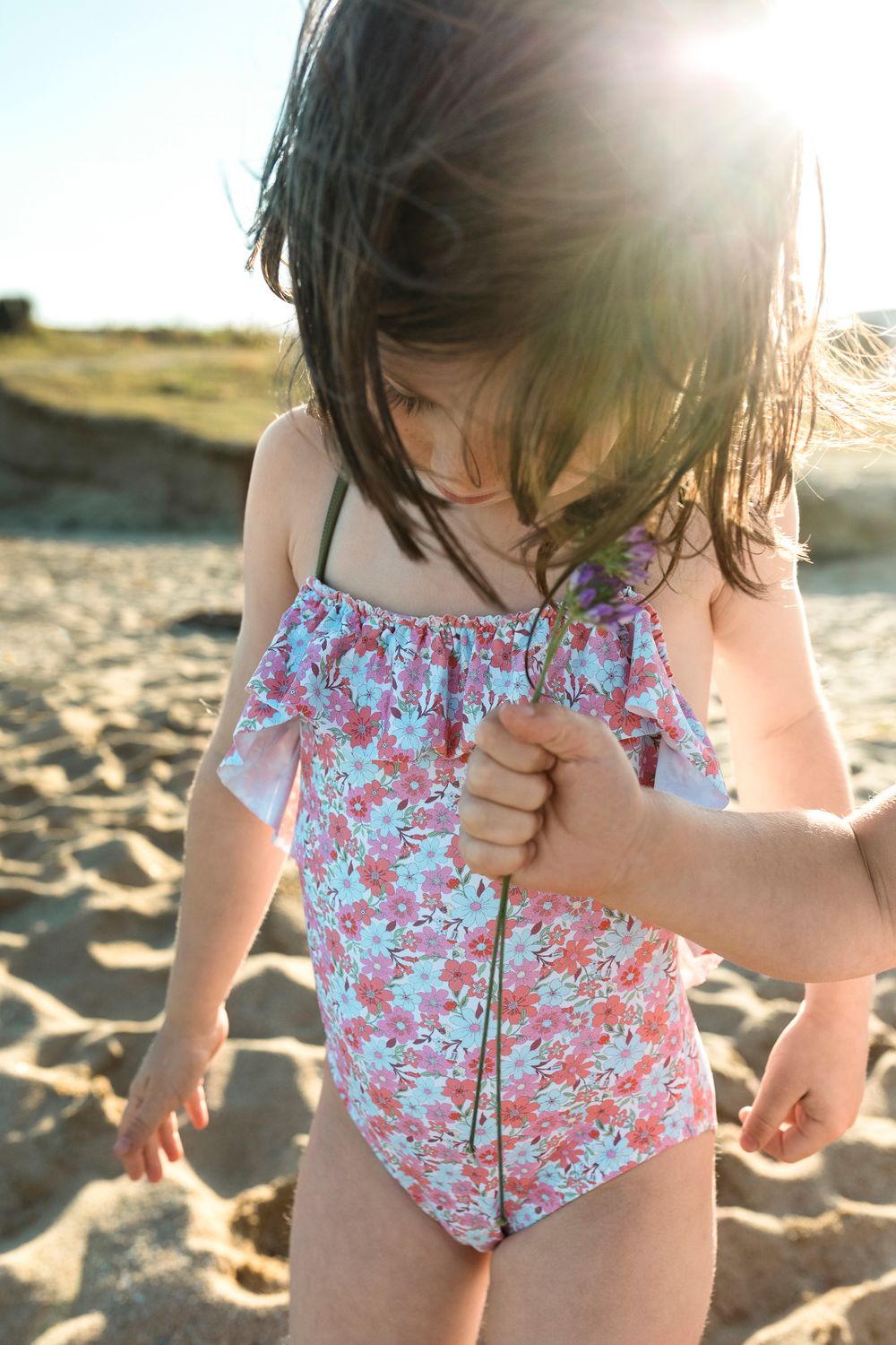 Fotografía de moda de niños niñas en bañador  BRITIX KIDS en las playas de Barcelona