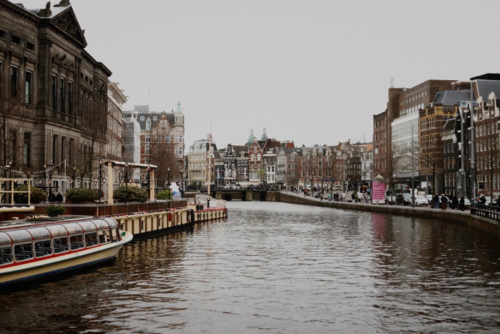 Photo voyage aux Pays-Bas dans la ville d'Amsterdam par Chaemi Studio, photographe à Montpellier. Reportage photo professionnel et créatif.