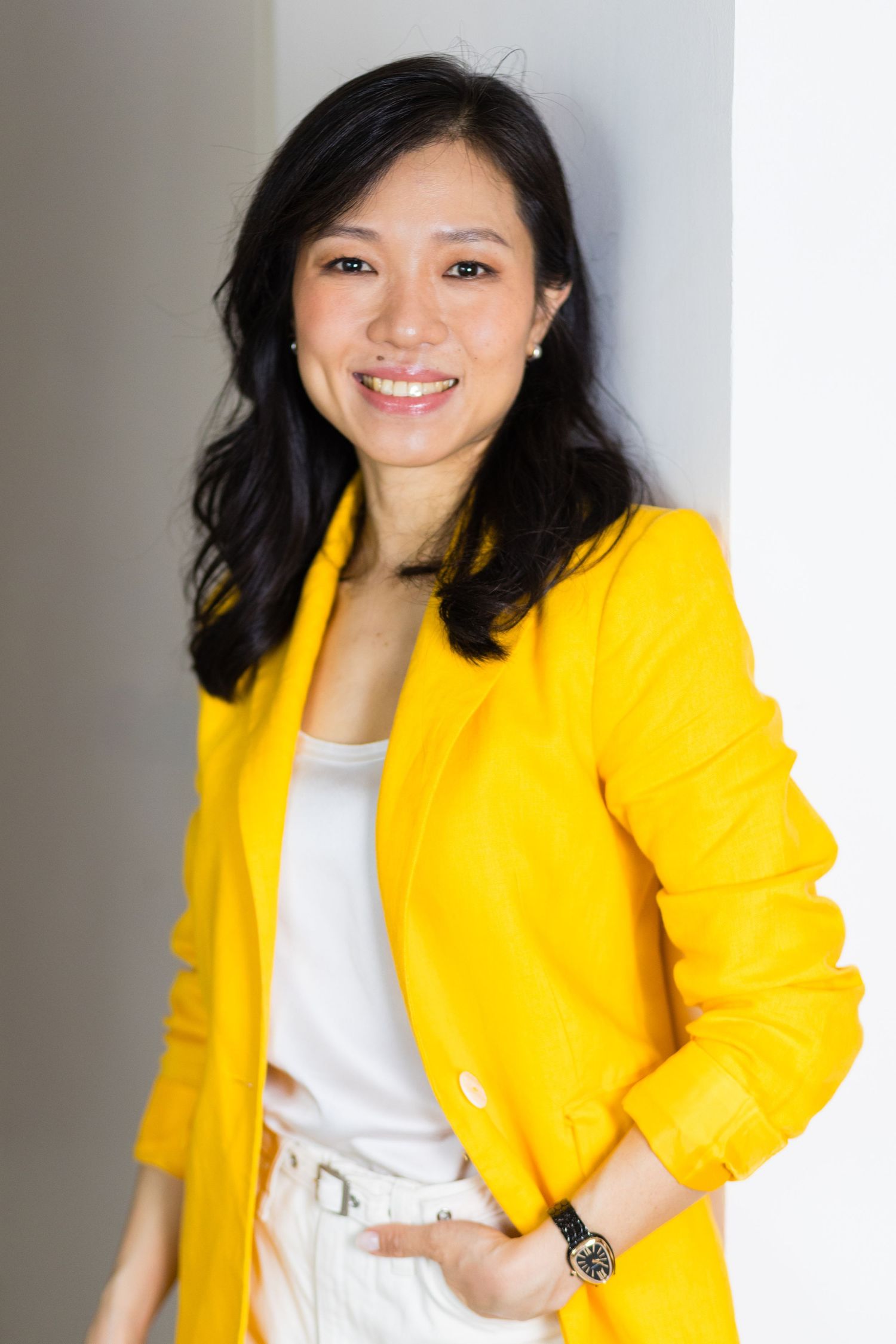 Professional head shot in studio = CEO, leader, director, suit