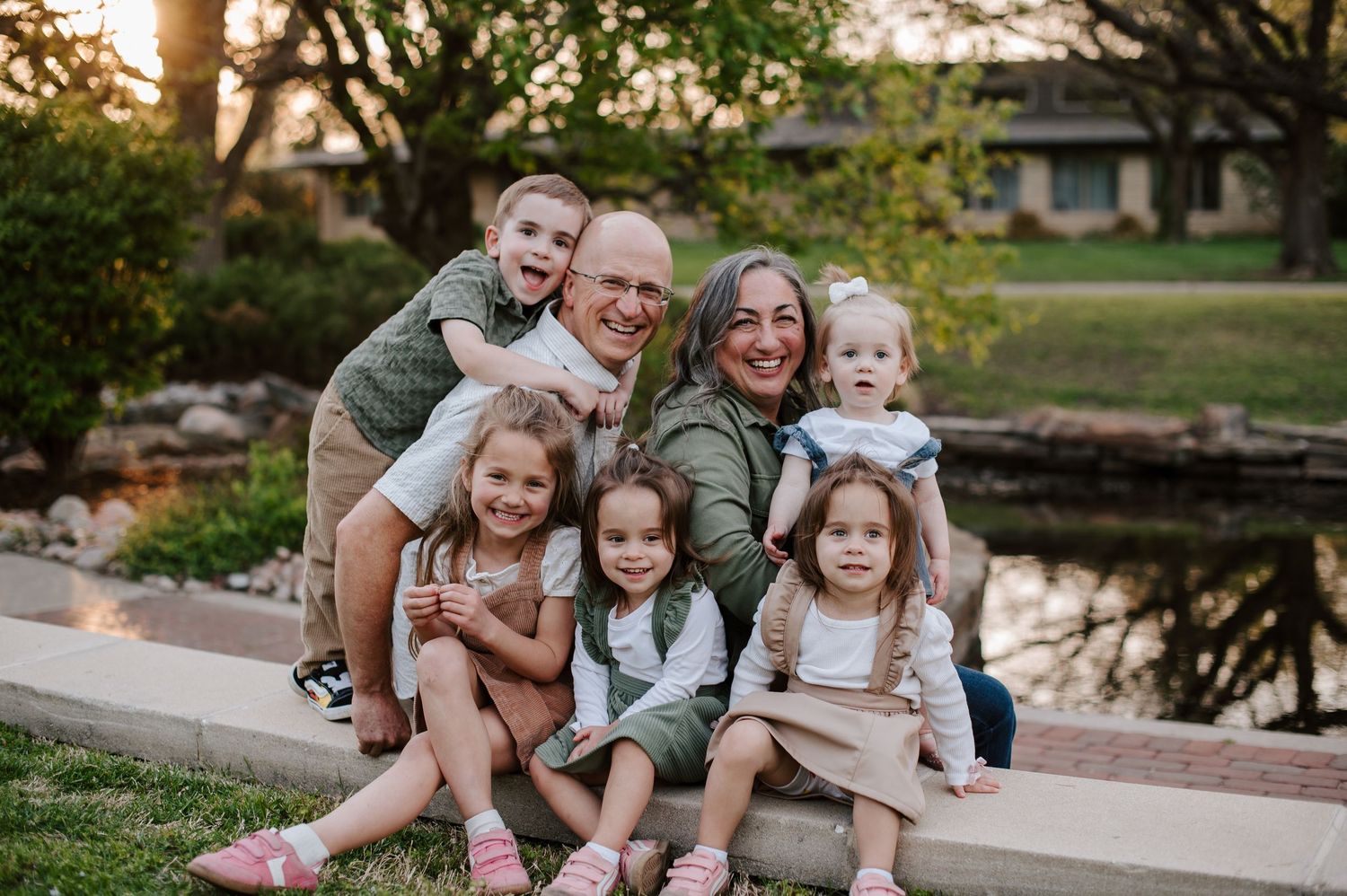 Extended family pictures in Wichita, KS by family photographer Jessica Nadine Photography - Eastborough Park