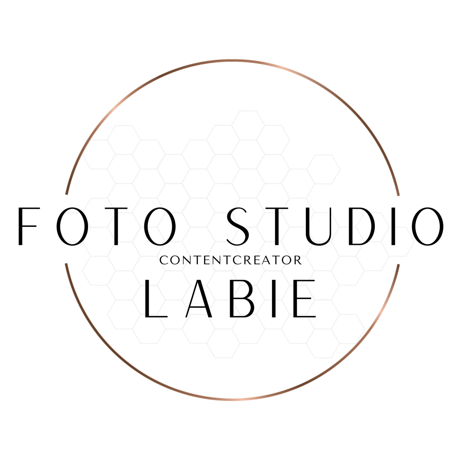 Black and white promotional image for freelance creative business services in Dutch language with artistic design elements.