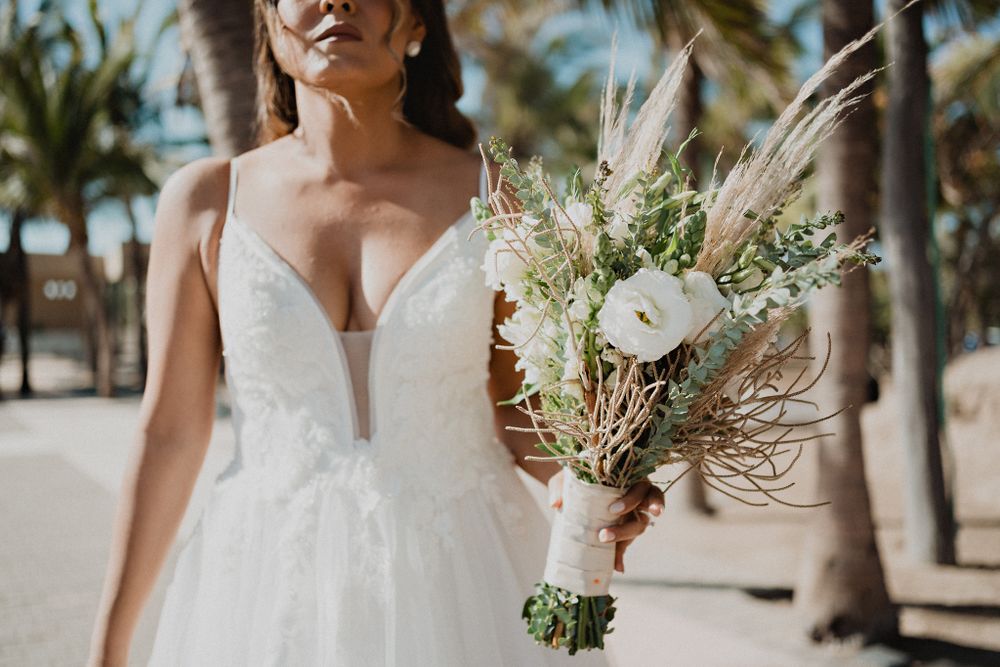 Bride’s bouquet, a beautiful floral arrangement symbolizing her wedding day in Mazatlán
